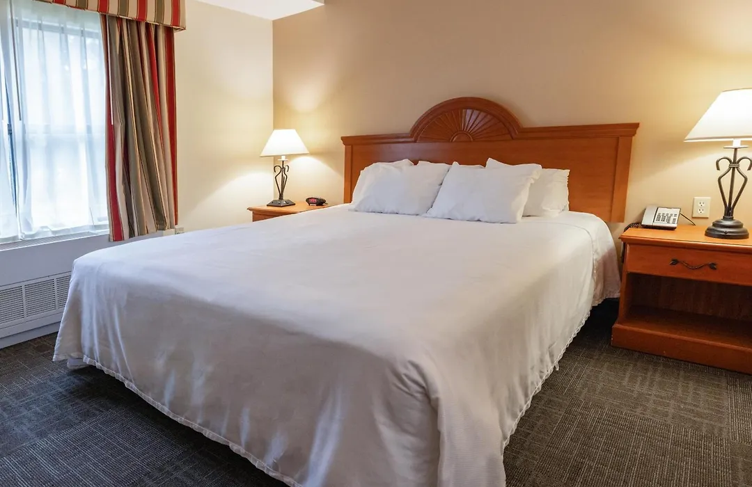 Akwesasne Mohawk Casino Resort And Players Inn Hotel-1