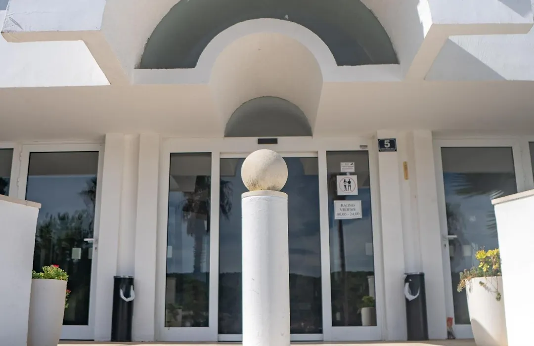 Hotel Issa-1