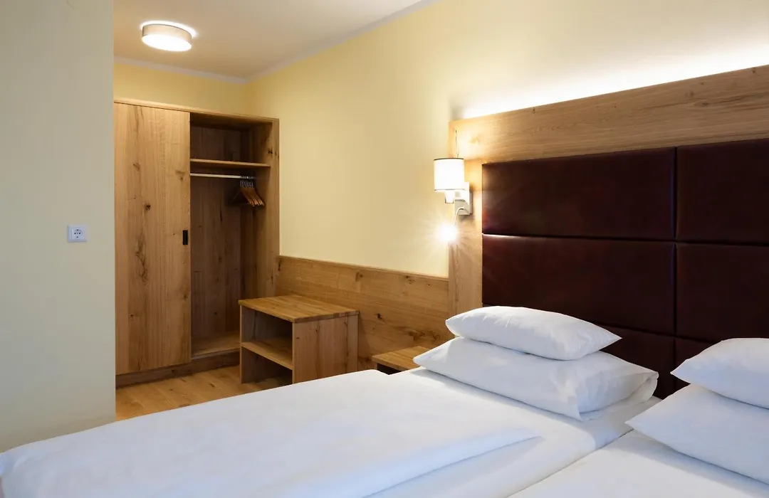 Hotel Kärnten-1