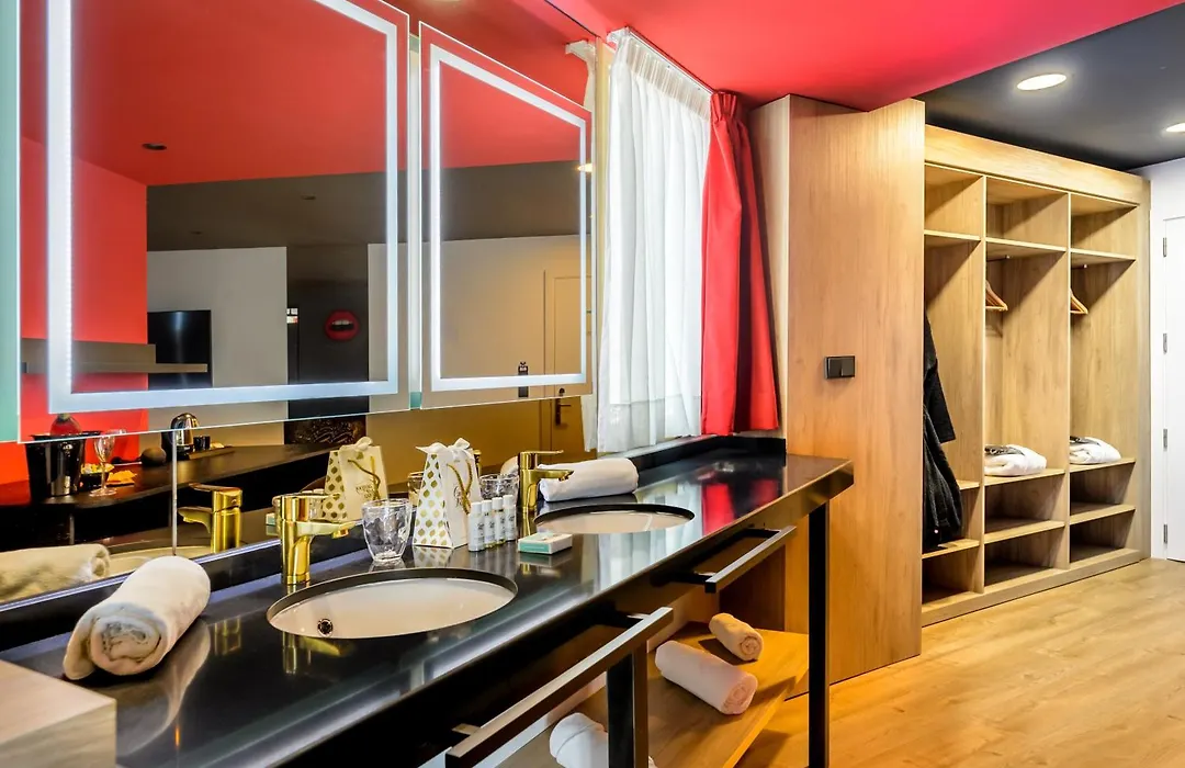 Hotel Vibra District - Adults Only-1