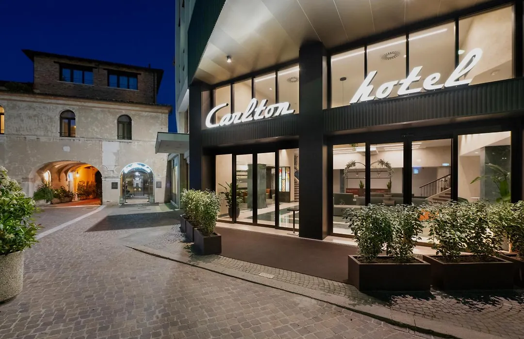 Hotel Carlton-1