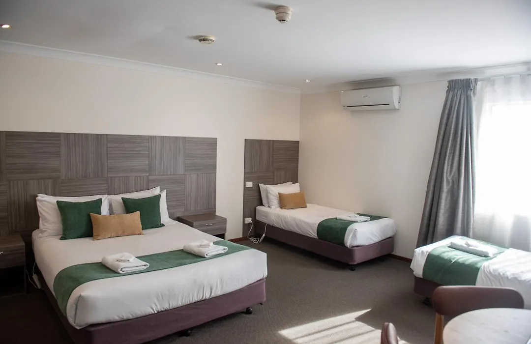 Victoria Hotel Strathalbyn-1