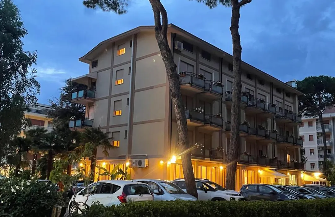 Hotel Aurora-1