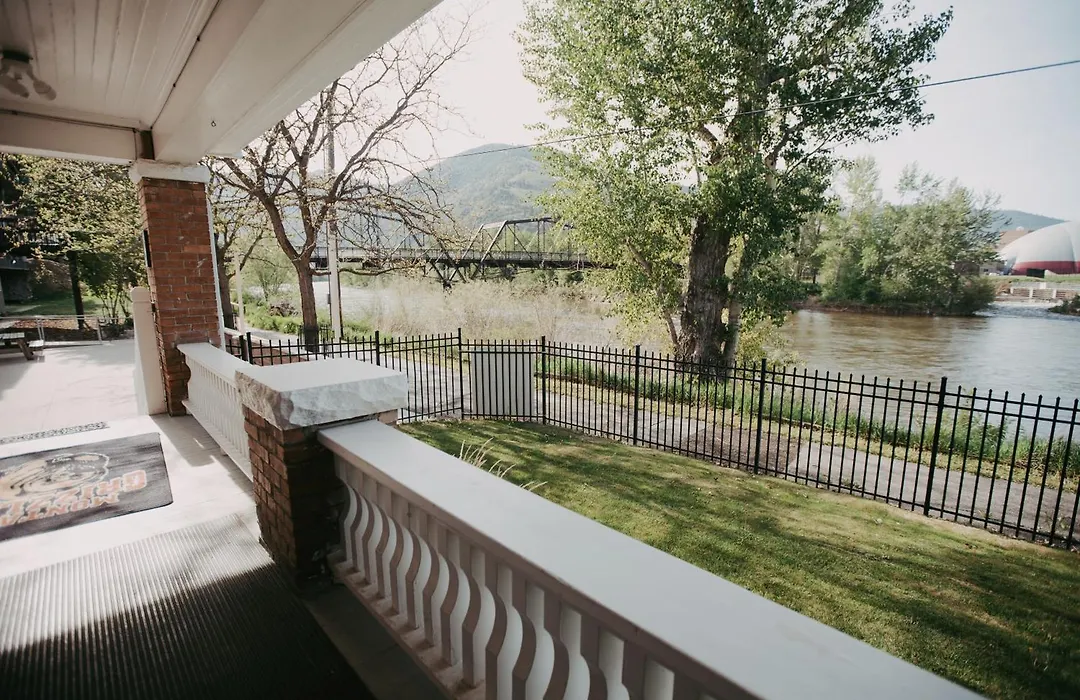 Goldsmith'S Riverfront Inn-1