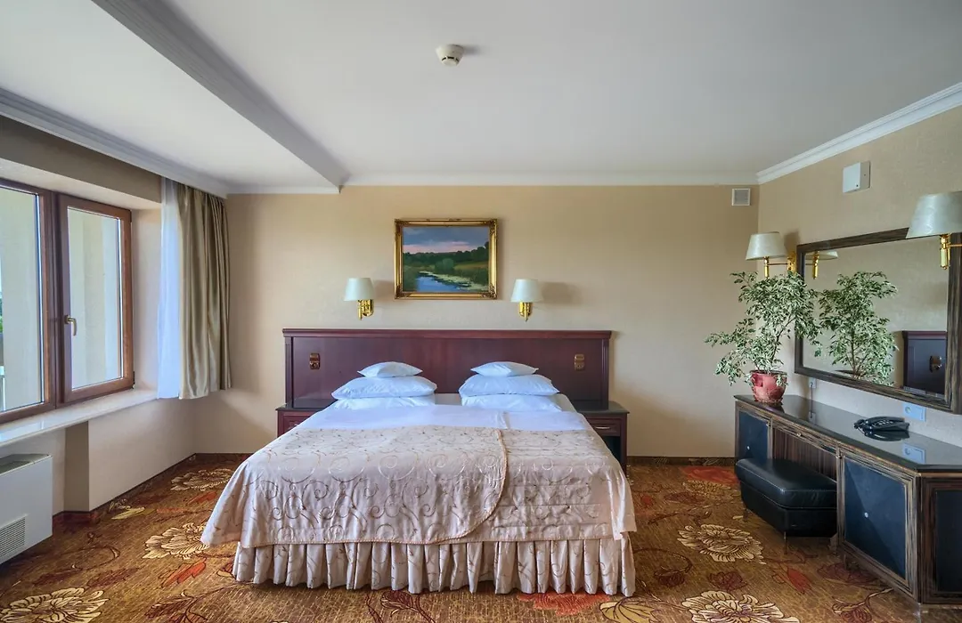 Hotel Golebiewski Mikolajki-1