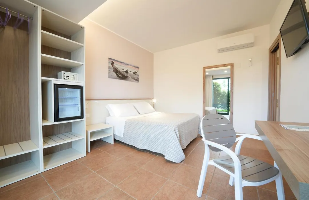 Hotel MARINELLA - Private Free Parking - Grotticelle Beach 200 m-1