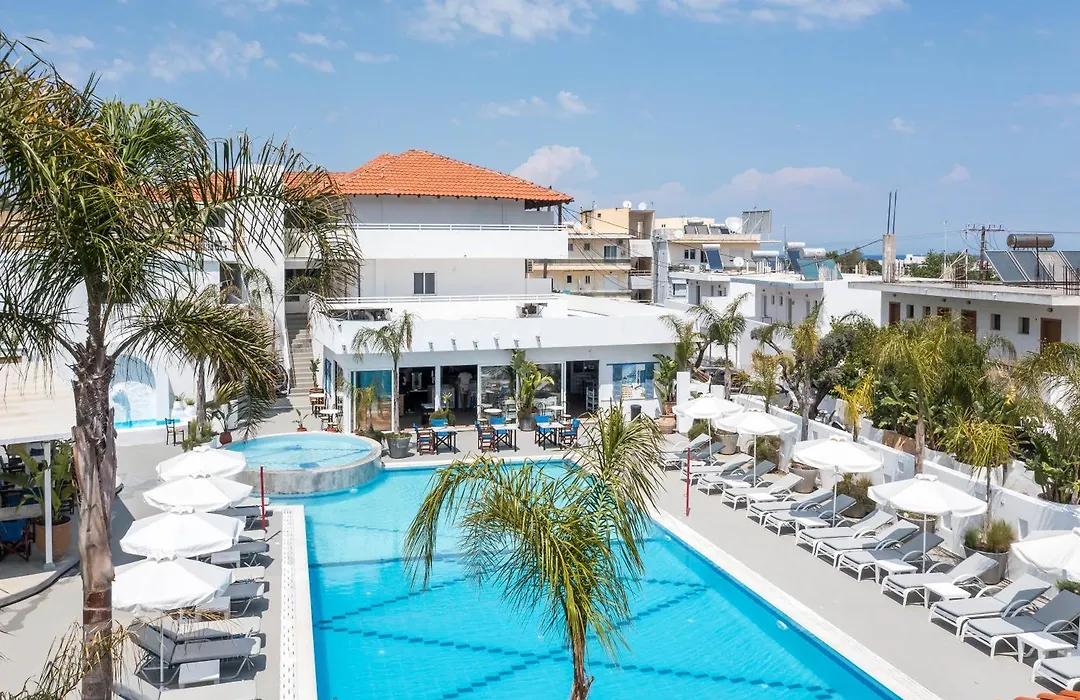 Tinas Plus Hotel-1