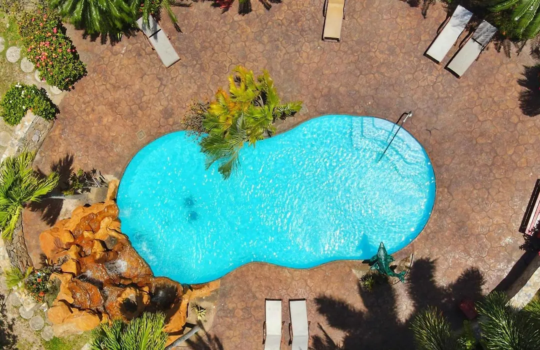 Clarion Suites Roatan At Pineapple Villas-1