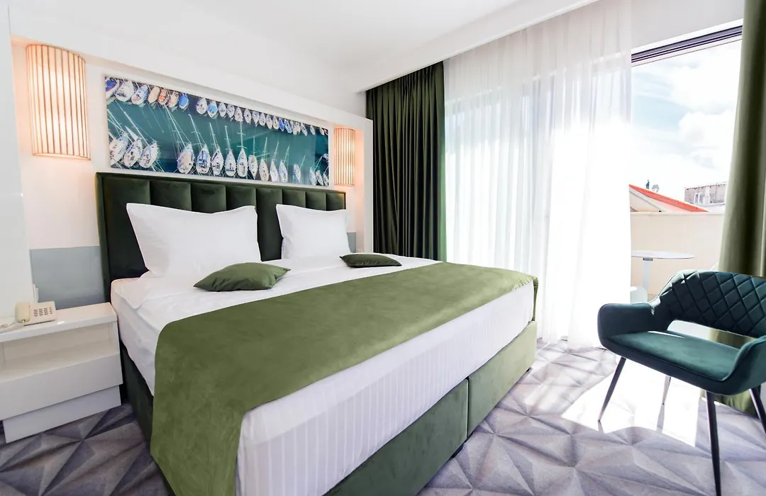 Hotel Luxe-1