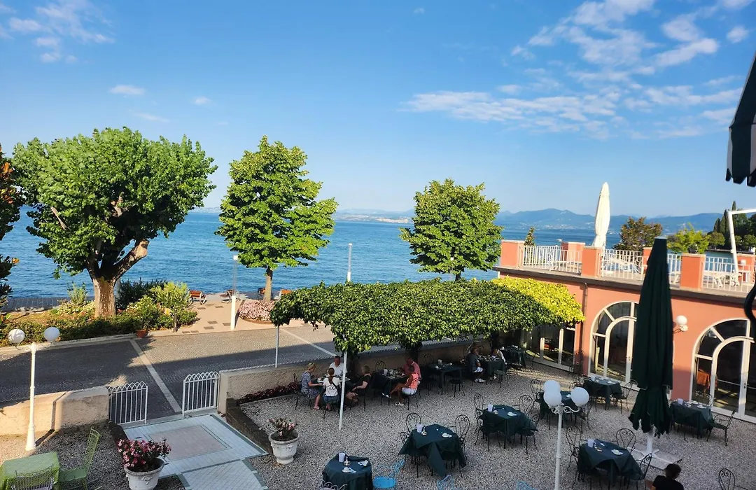 Hotel Alla Riviera Lake View-1
