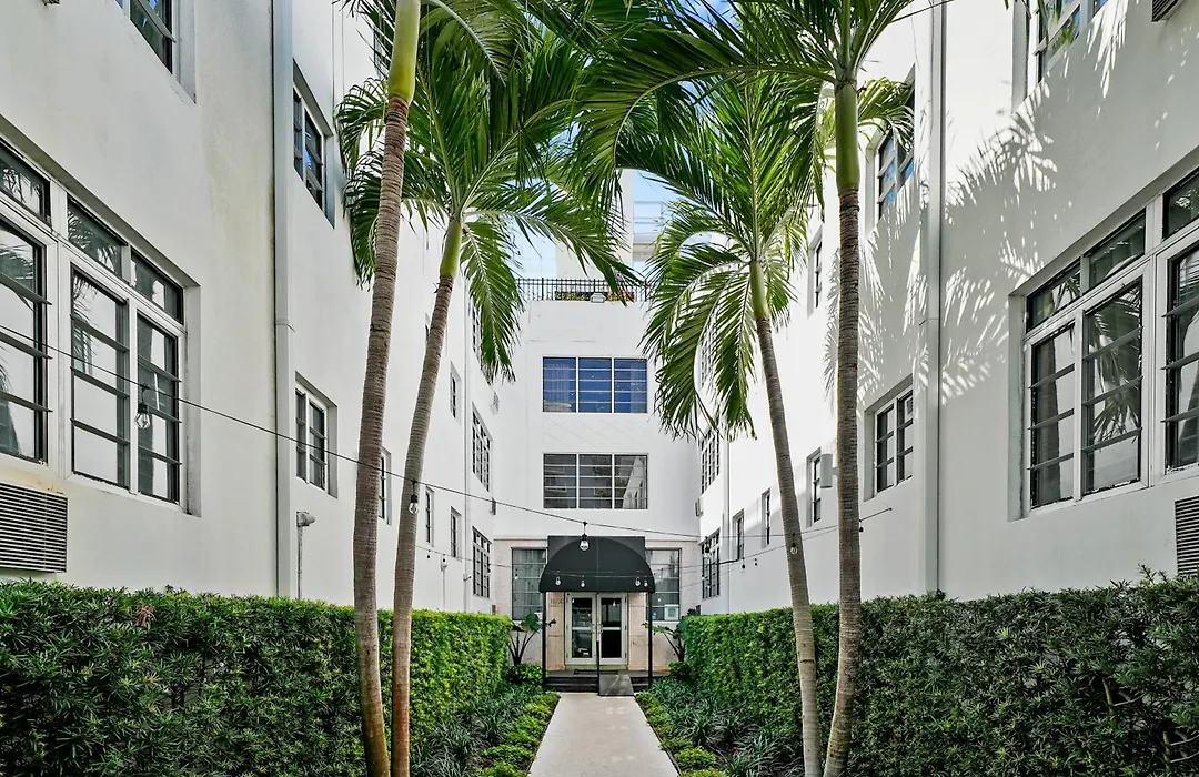 Lincoln Arms Suites-1