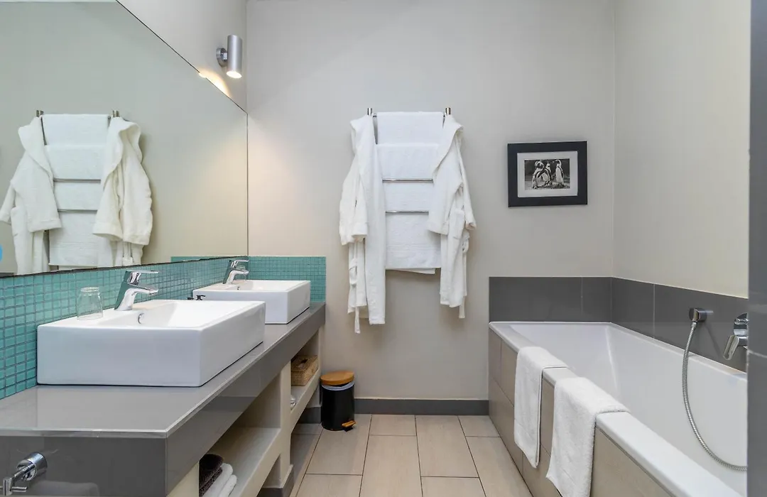 Whale Rock Luxury Lodge-1