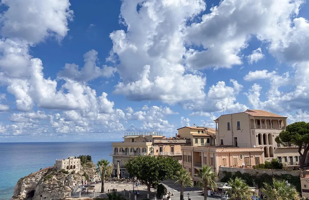 B&B Island Tropea -Sea View Rooms & Suites--1