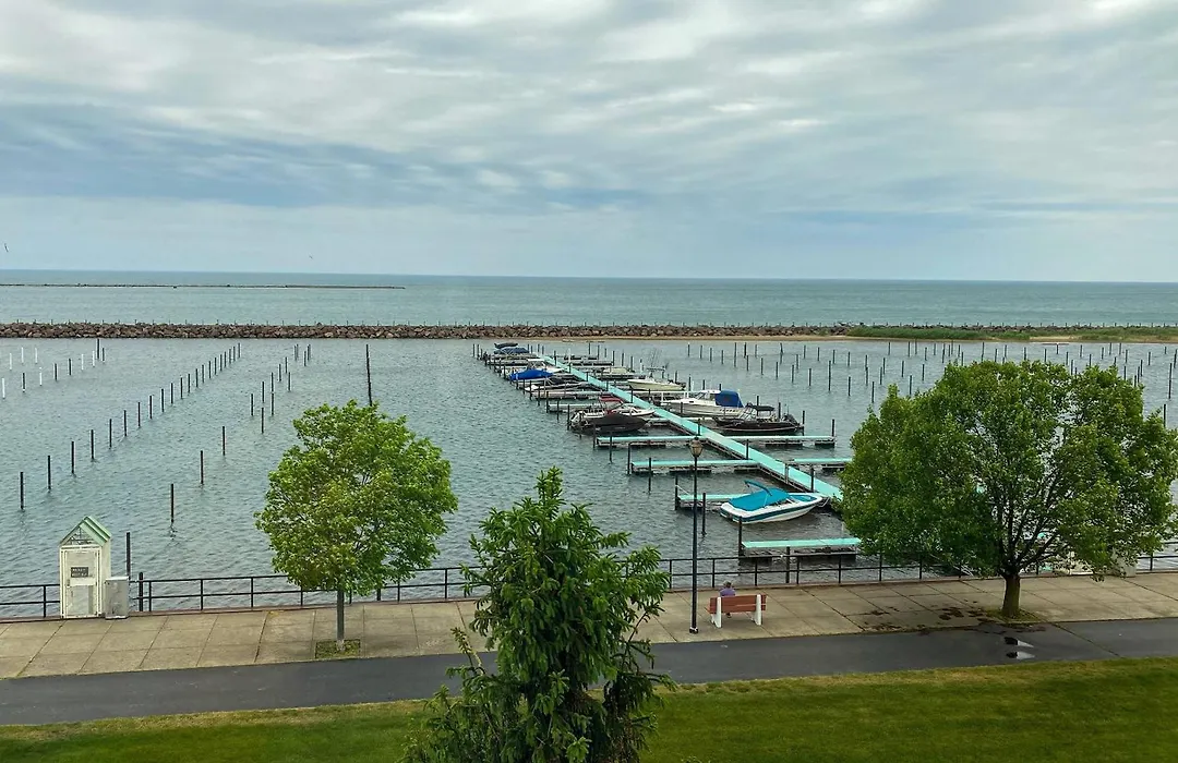 Clarion Hotel Conference Center on Lake Erie-1