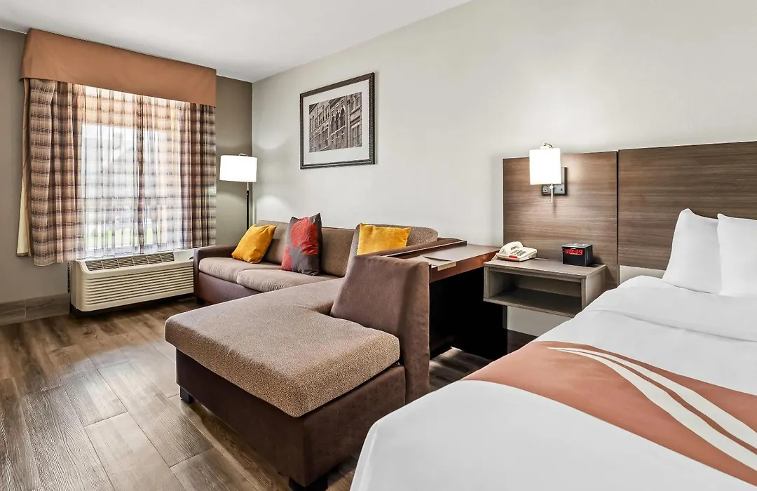 Quality Inn & Suites Near Robins Air Force Base-1