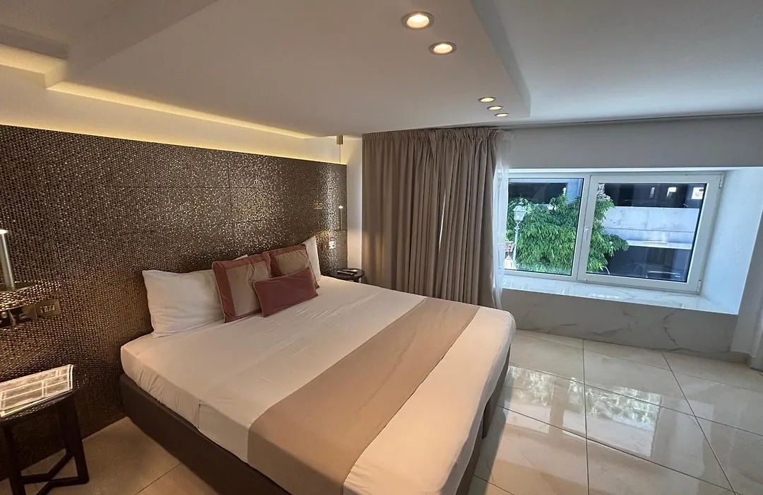 Tuck Inn-1