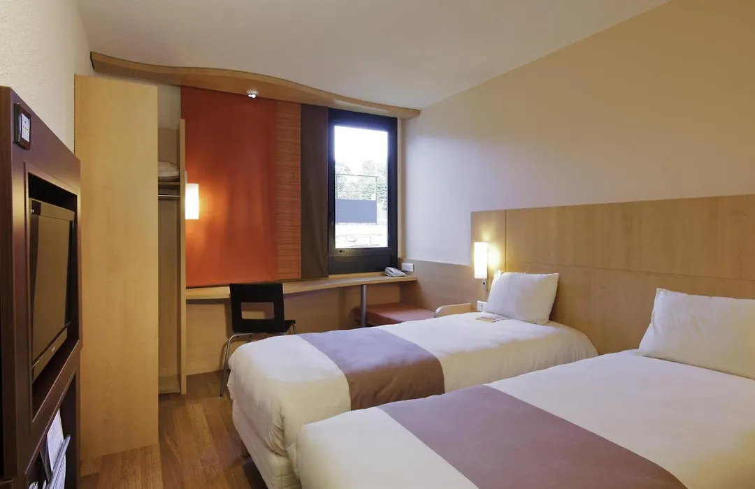 Hôtel ibis Guingamp Cœur de Bretagne-1