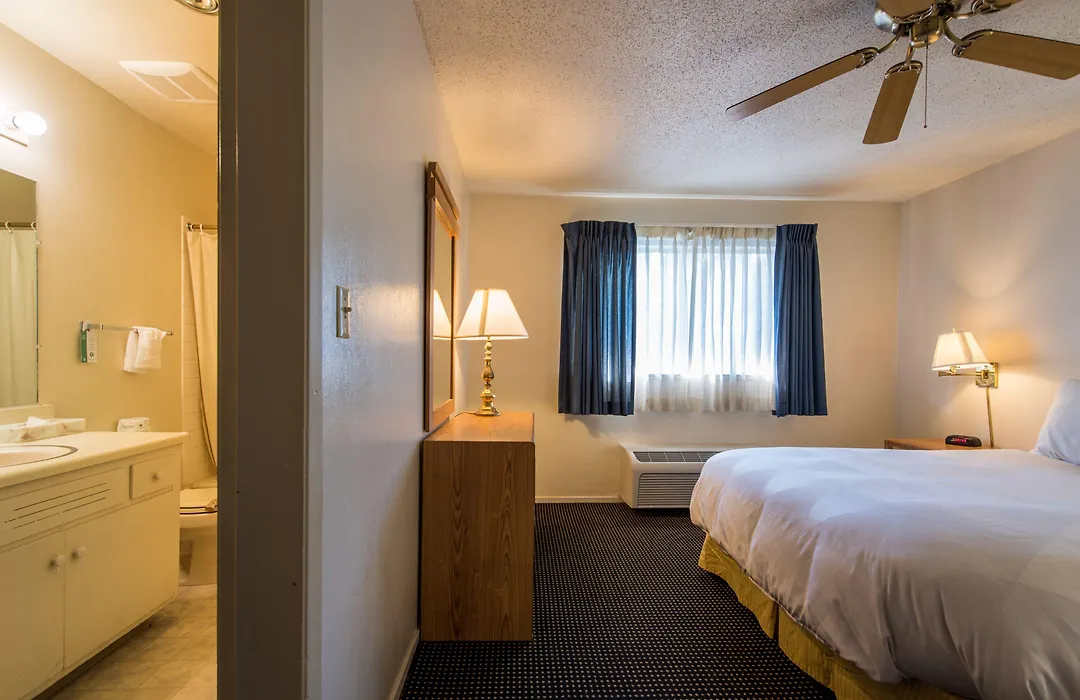Coral Reef Inn & Condo Suites-1