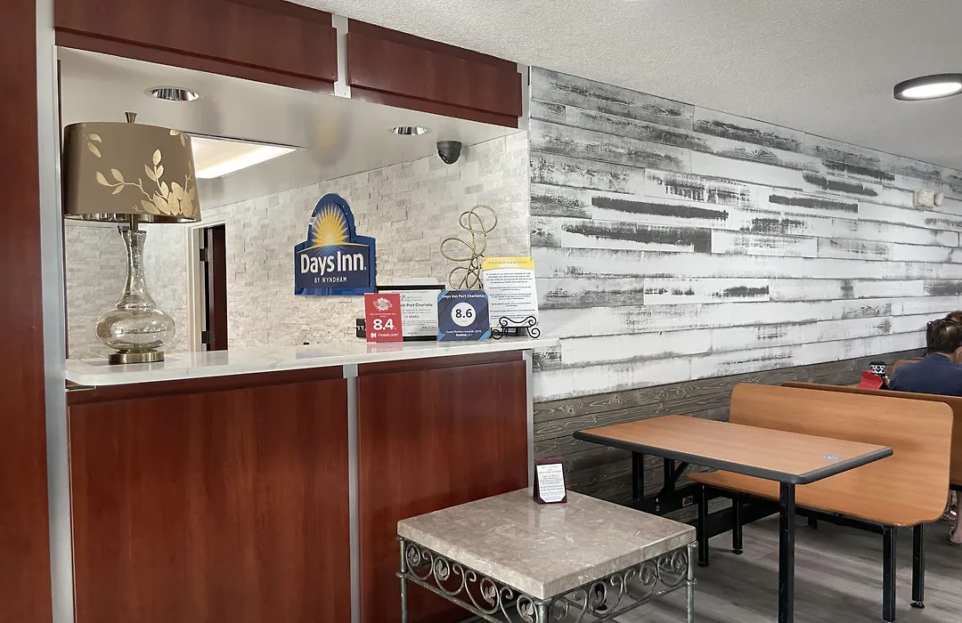 Days Inn By Wyndham Port Charlotte Town Center-1