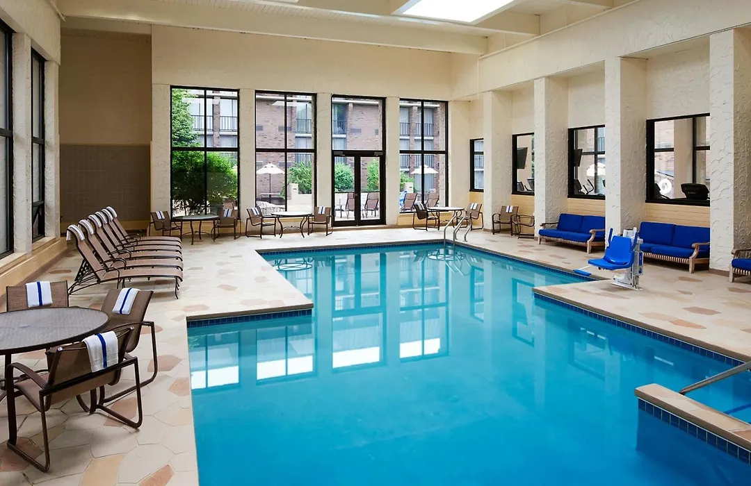 Sheraton Milwaukee Brookfield-1