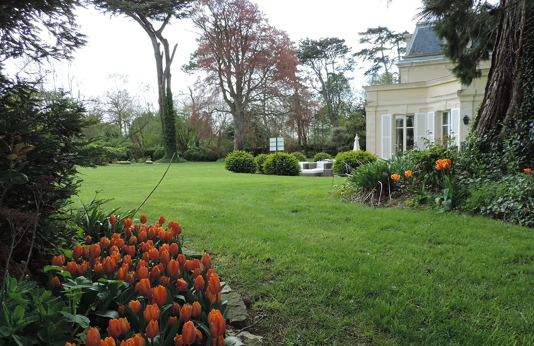 Chateau La Cheneviere-1