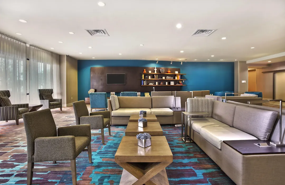 Courtyard By Marriott Gulfport Beachfront-1