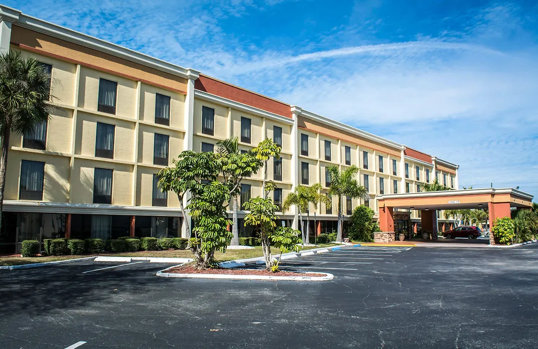 Comfort Inn & Suites St Pete - Clearwater International Airport-1