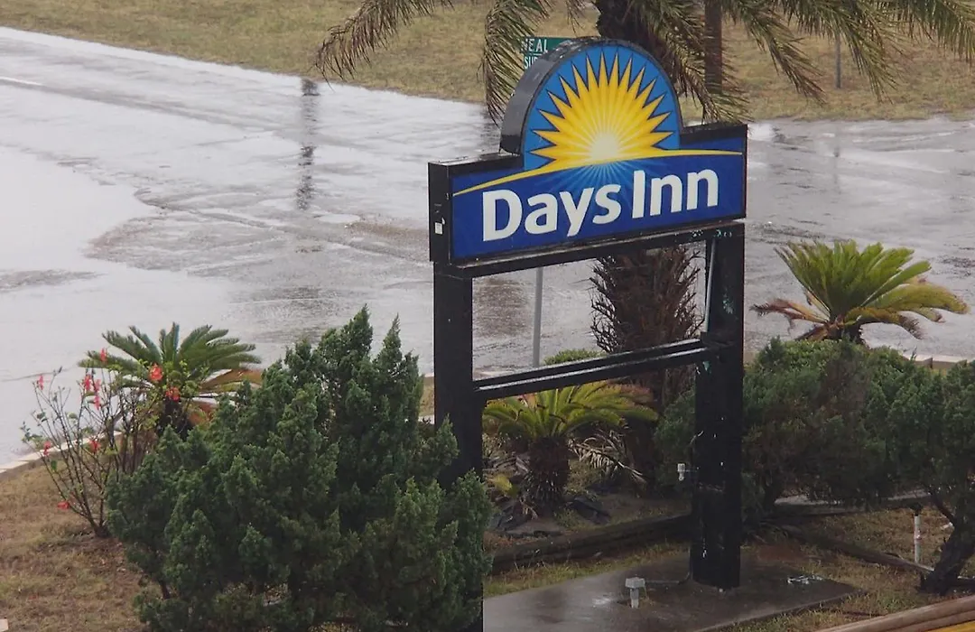 Days Inn By Wyndham Corpus Christi Beach-1
