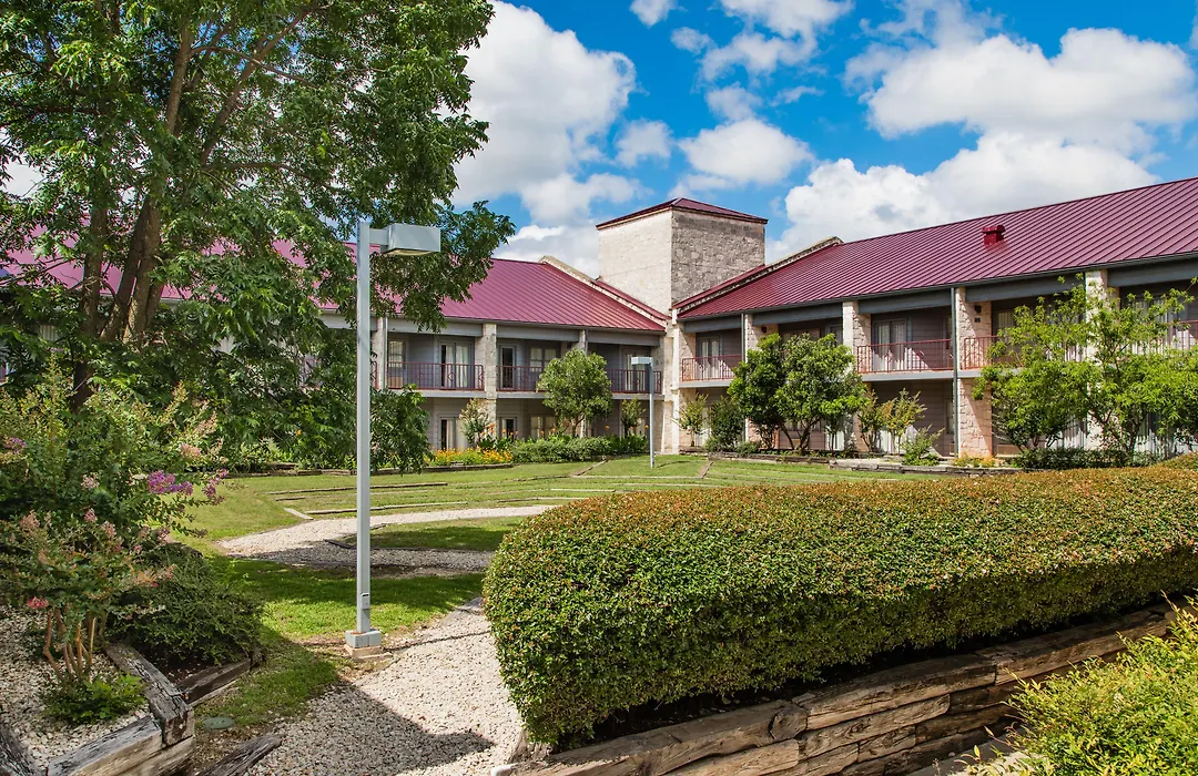 Y O Ranch Hotel And Conference Center-1