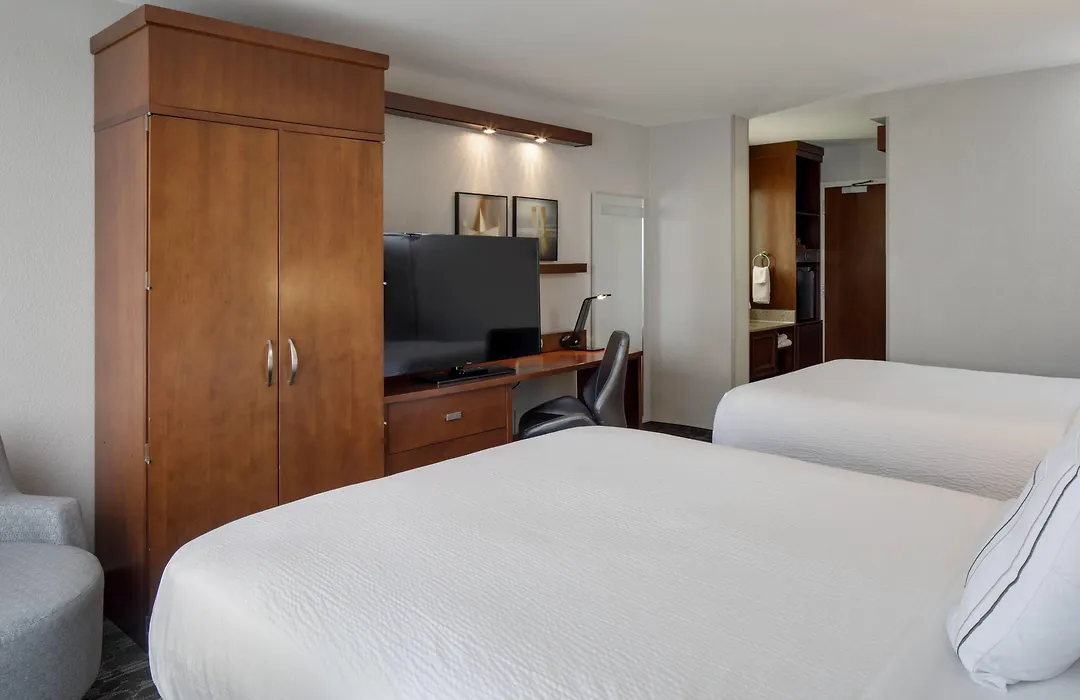 Courtyard By Marriott Boston Logan Airport-1