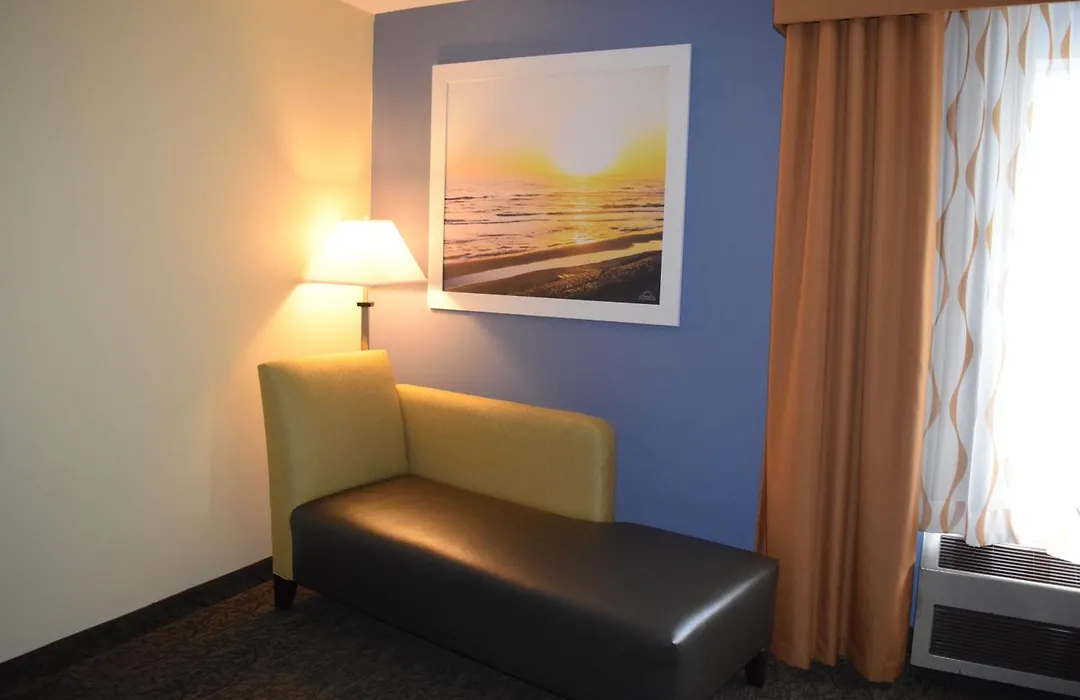 Days Inn By Wyndham Cadillac-1