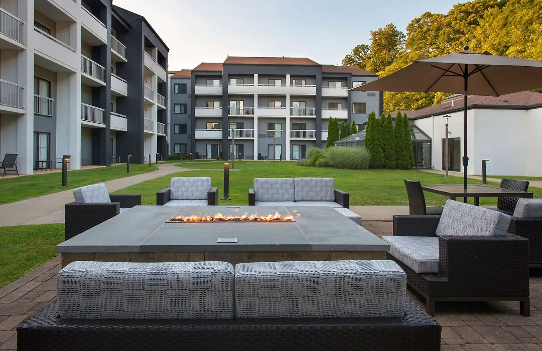 Courtyard By Marriott Norwalk-1