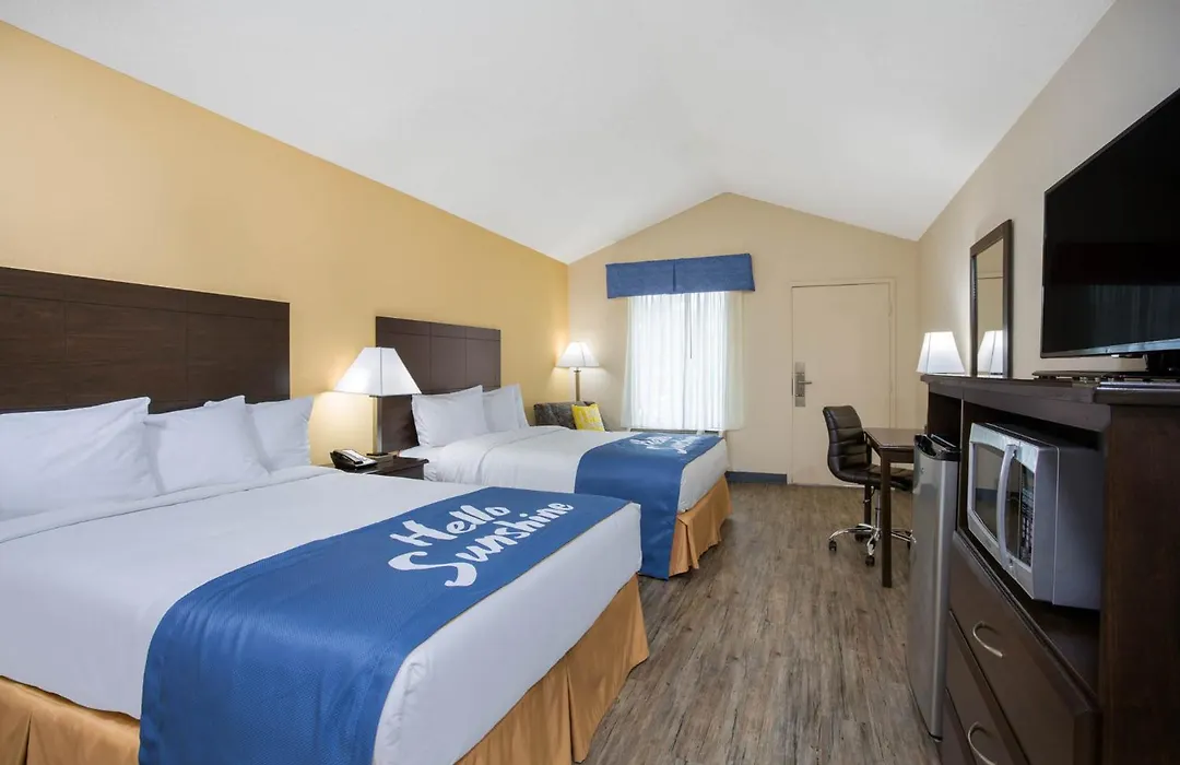 Days Inn By Wyndham Lake City-1