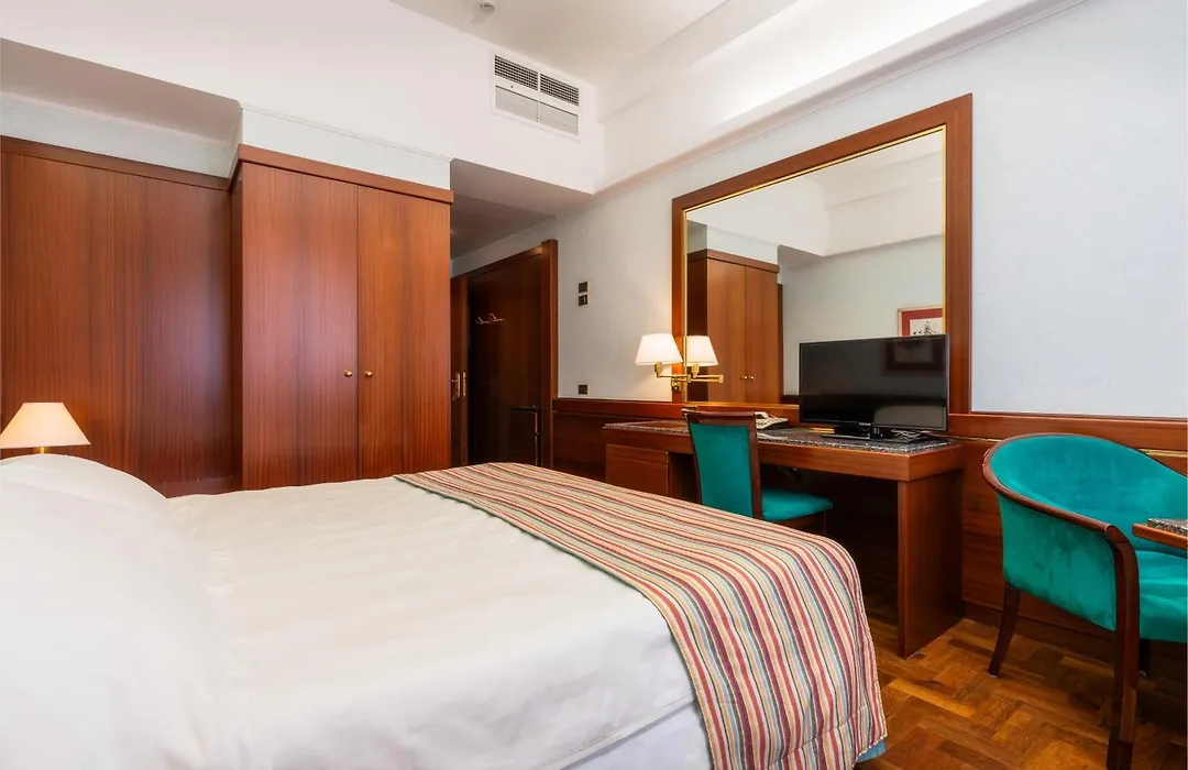 Hotel Crivi'S-1
