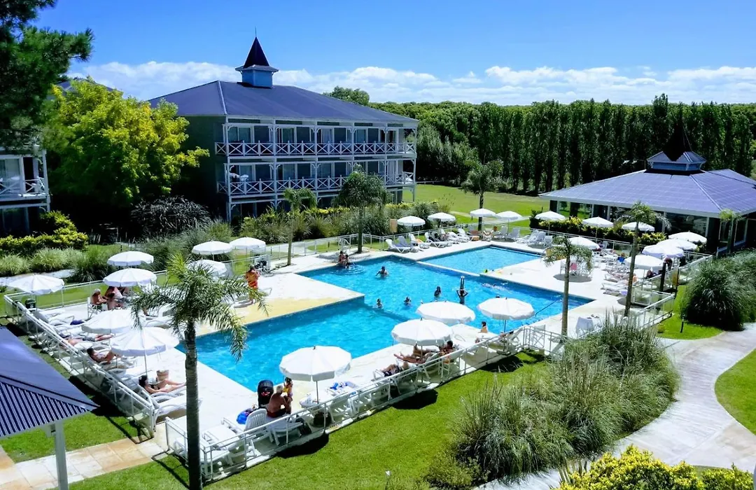 Howard Johnson Hotel & Convention Center Madariaga - Carilo-1