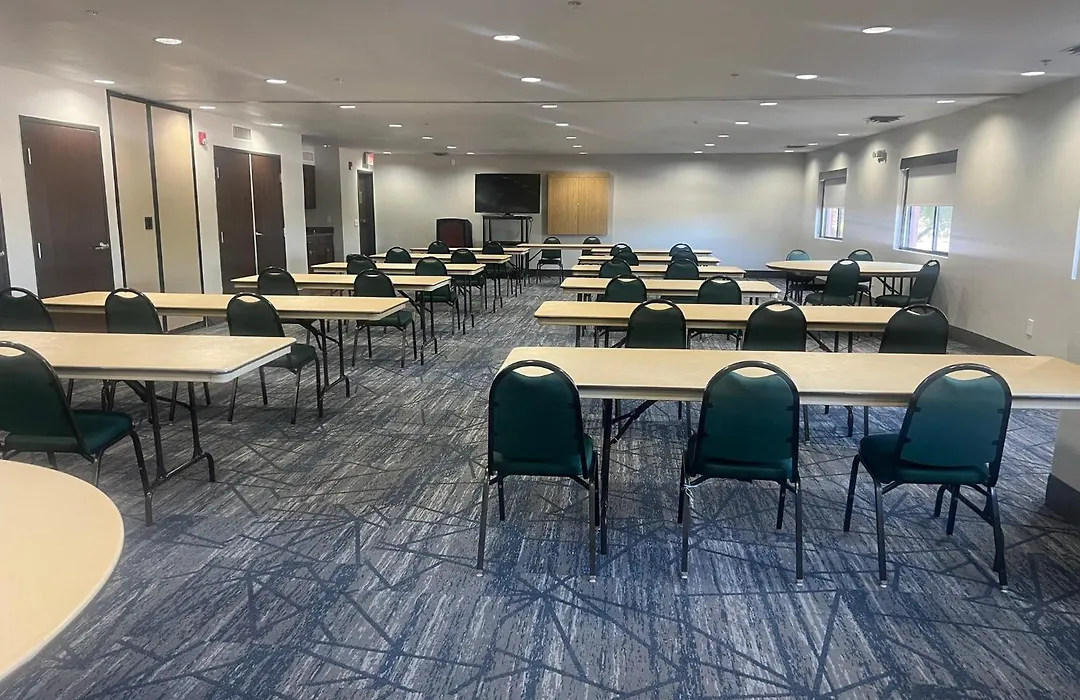 Holiday Inn Express Show Low By Ihg-1
