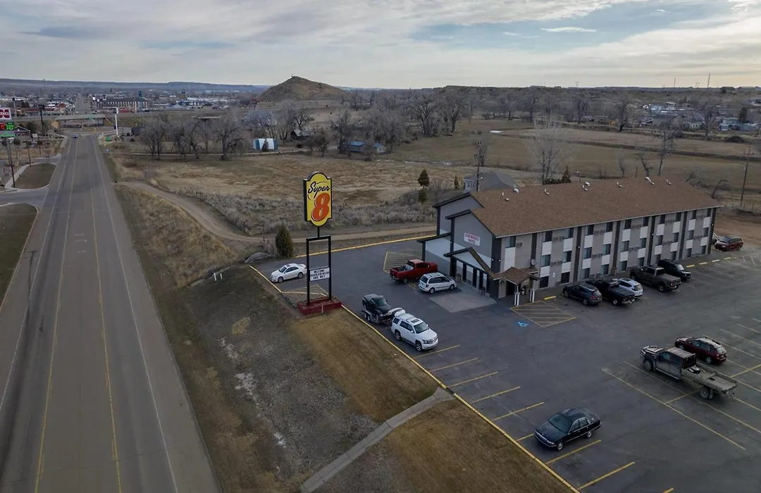 Super 8 By Wyndham Miles City-1