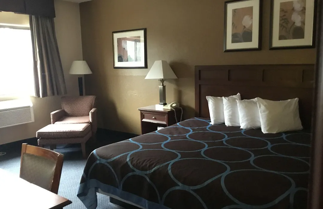 Super 8 By Wyndham Manchester Airport-1