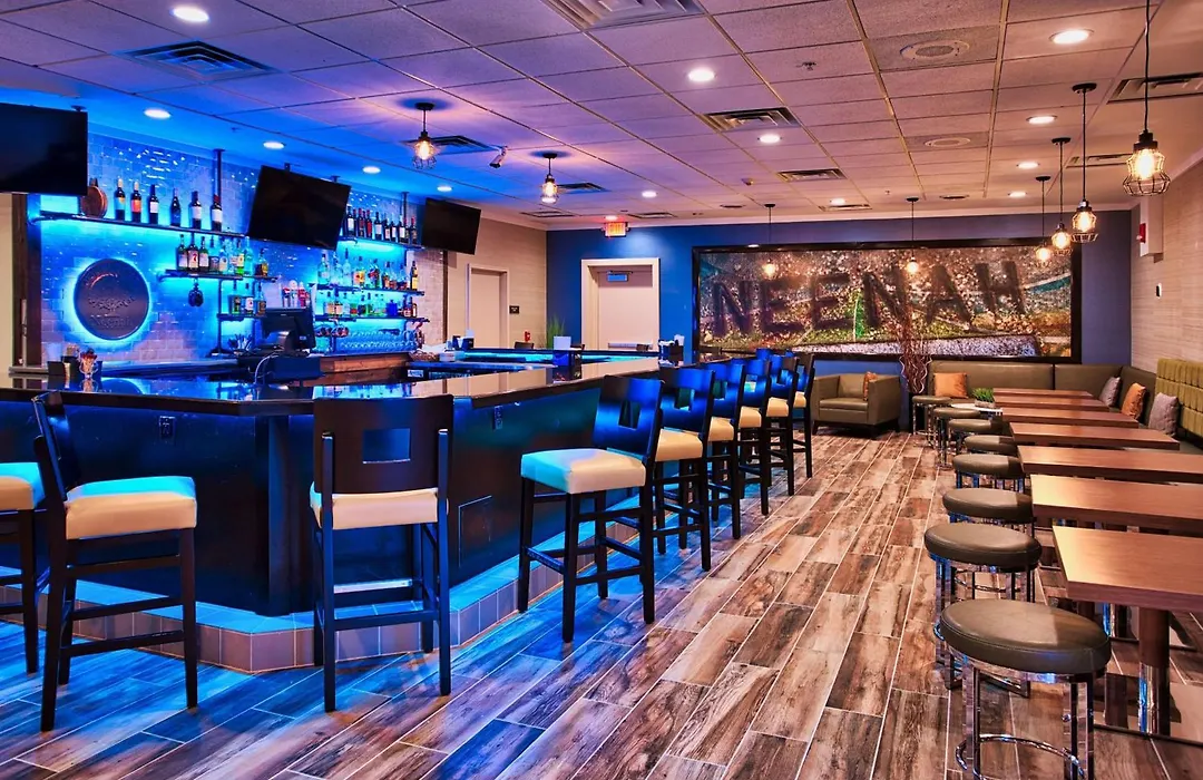 Doubletree By Hilton Neenah-1