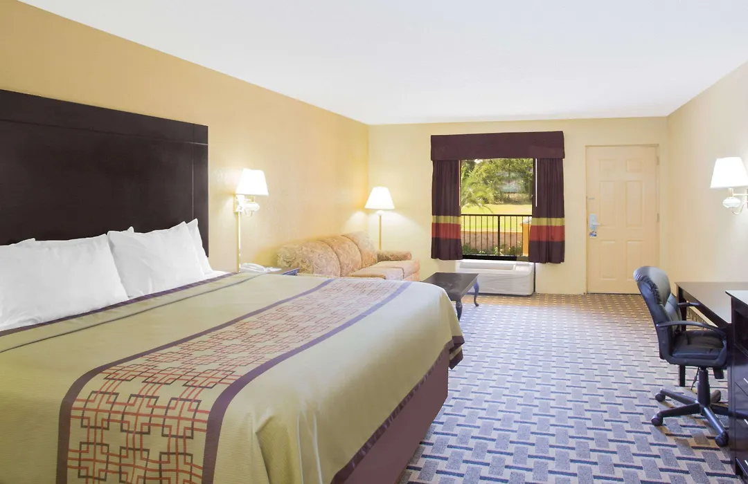 Days Inn By Wyndham Andalusia-1
