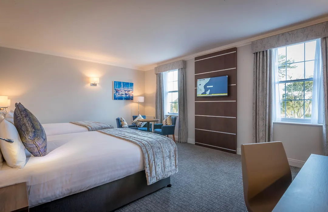 Marine Hotel-1