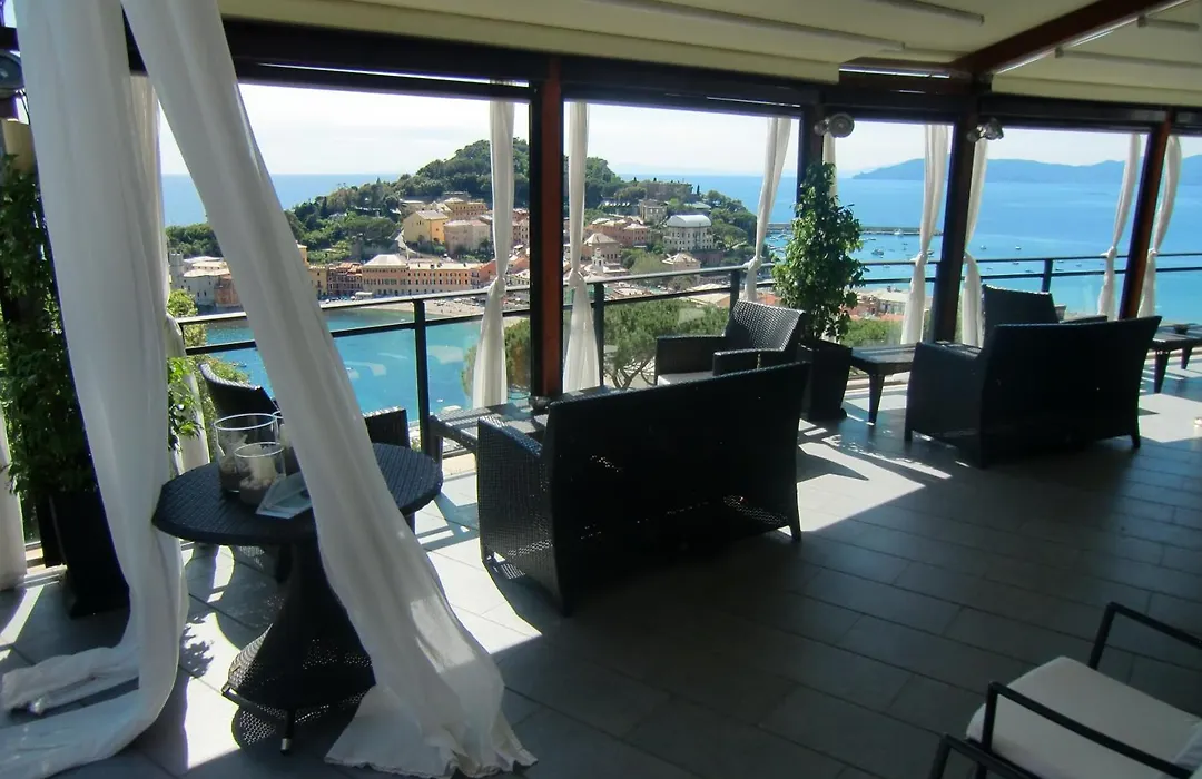 Hotel Vis A Vis-1