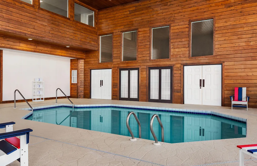 Ramada By Wyndham Richland Center-1