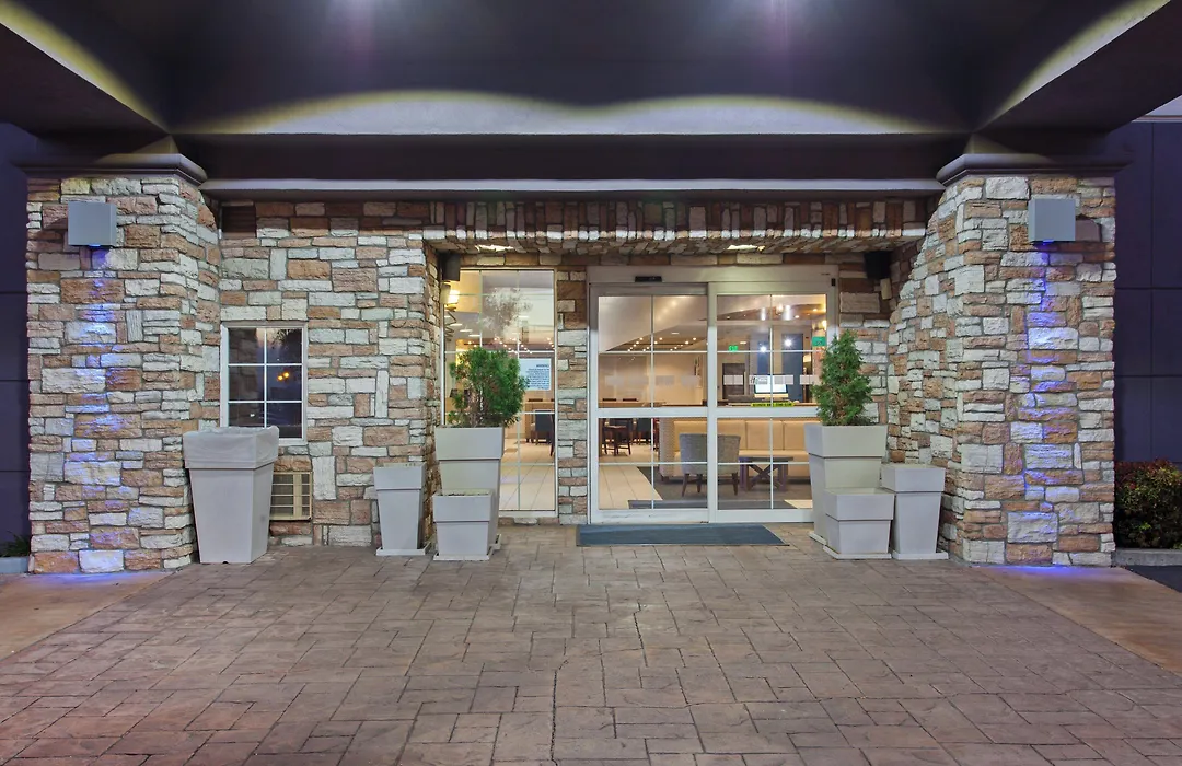 Holiday Inn Express & Suites Oakland - Airport By Ihg-1