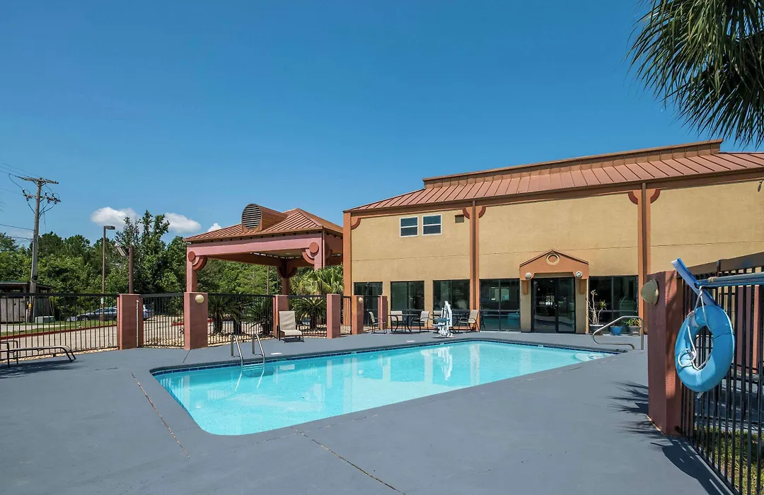 Econo Lodge Inn & Suites Diamondhead-1