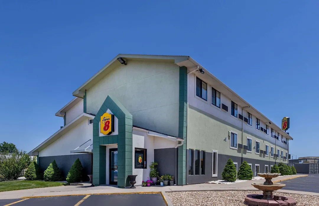 Super 8 By Wyndham Kansas City At Barry Road/Airport-1
