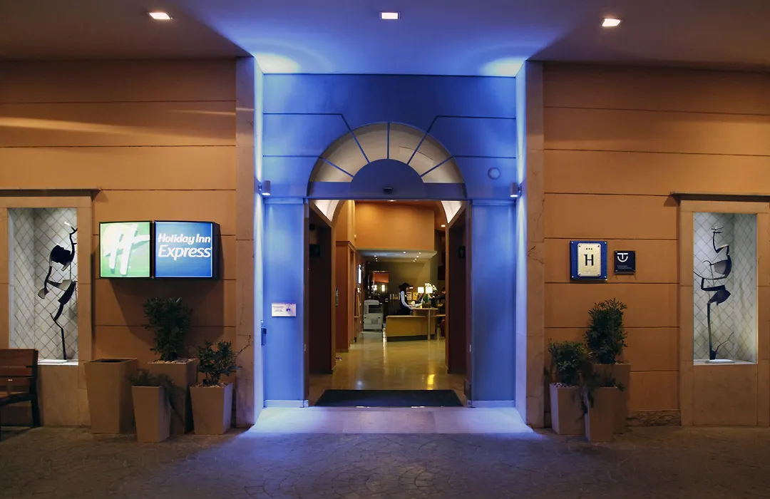 Holiday Inn Express Ciudad de las Ciencias, an IHG Hotel-1