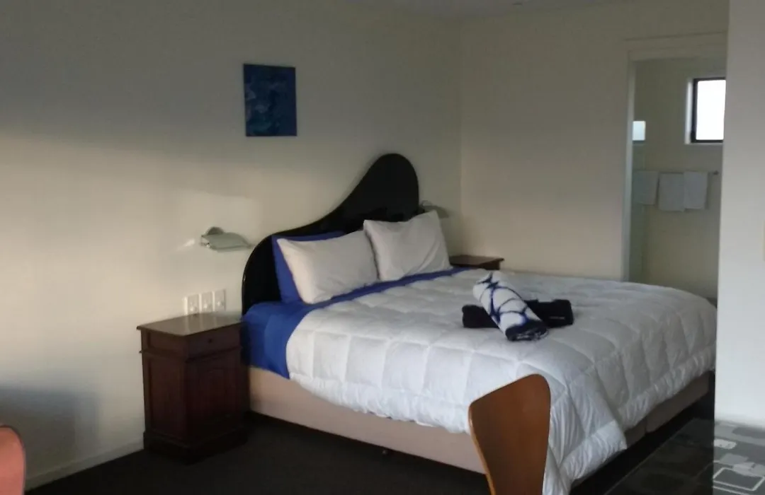 Diamond Island Resort, Restaurant & Bar And Penguin Show-1