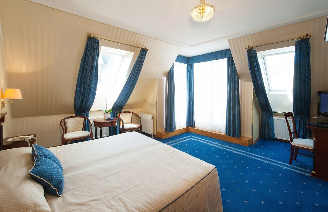 Hotel Ambassador-1