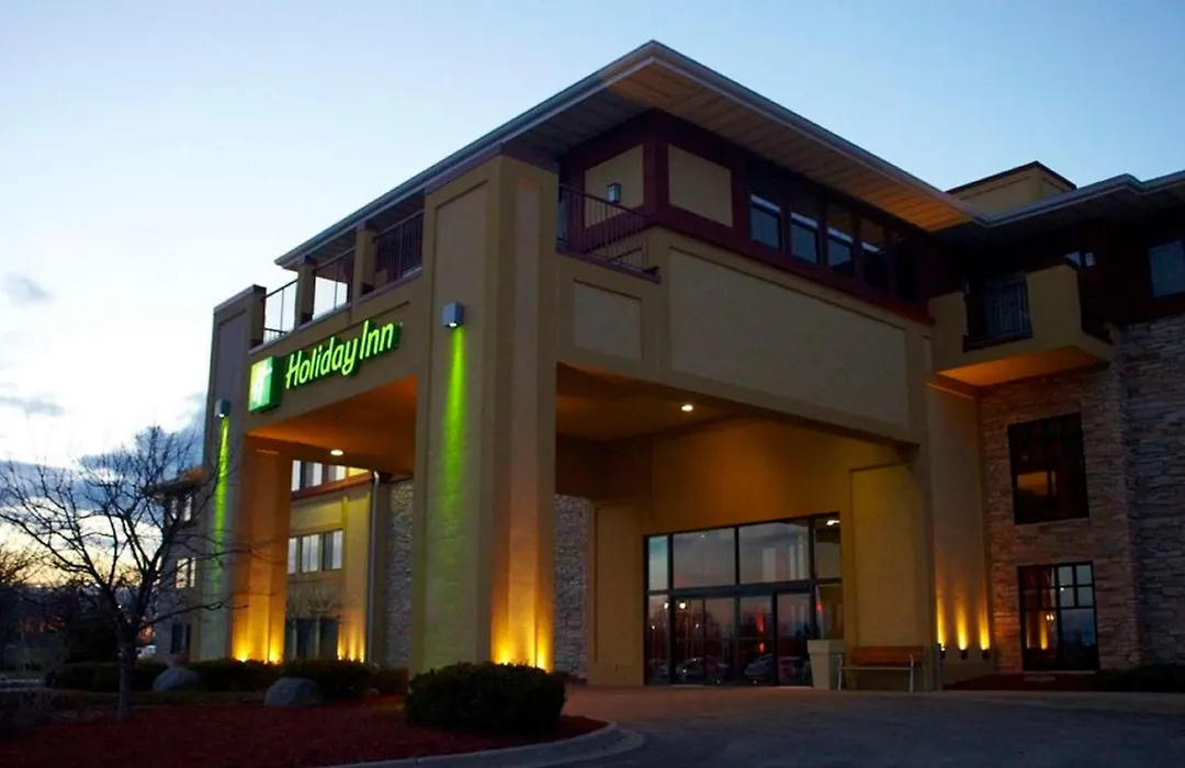 Holiday Inn Hotel Pewaukee-Milwaukee West By Ihg-1
